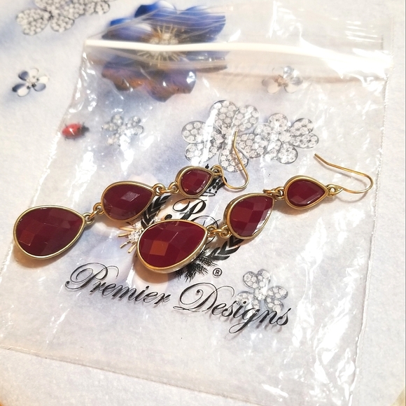 NEW Premier Designs Long Ruby Red Dangle Earrings - Picture 5 of 5